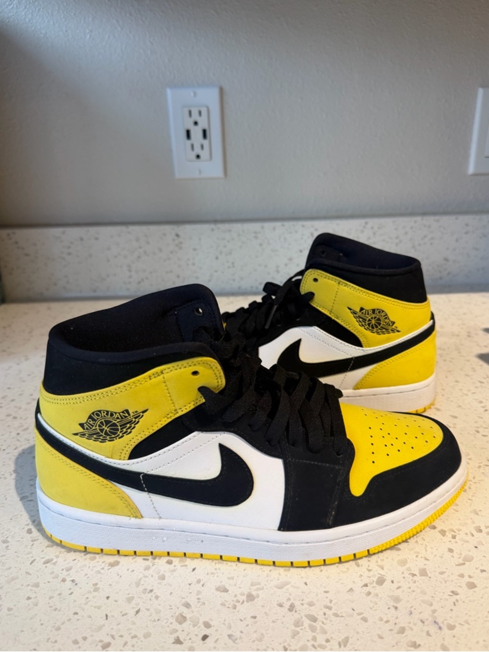 Air Jordan 1 Mid SE ‘Yellow Toe’